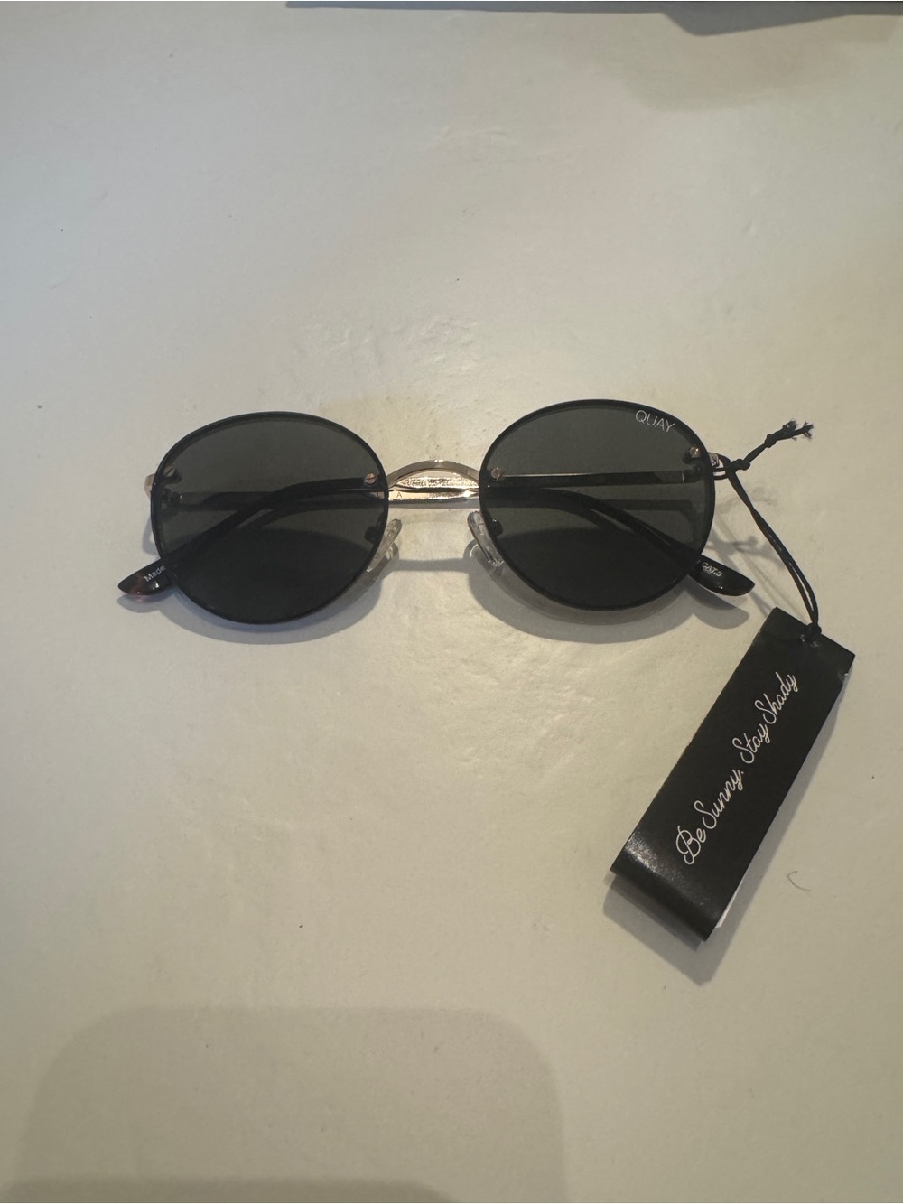 Quay Australia x Elle Ferguson: black round sunglasses